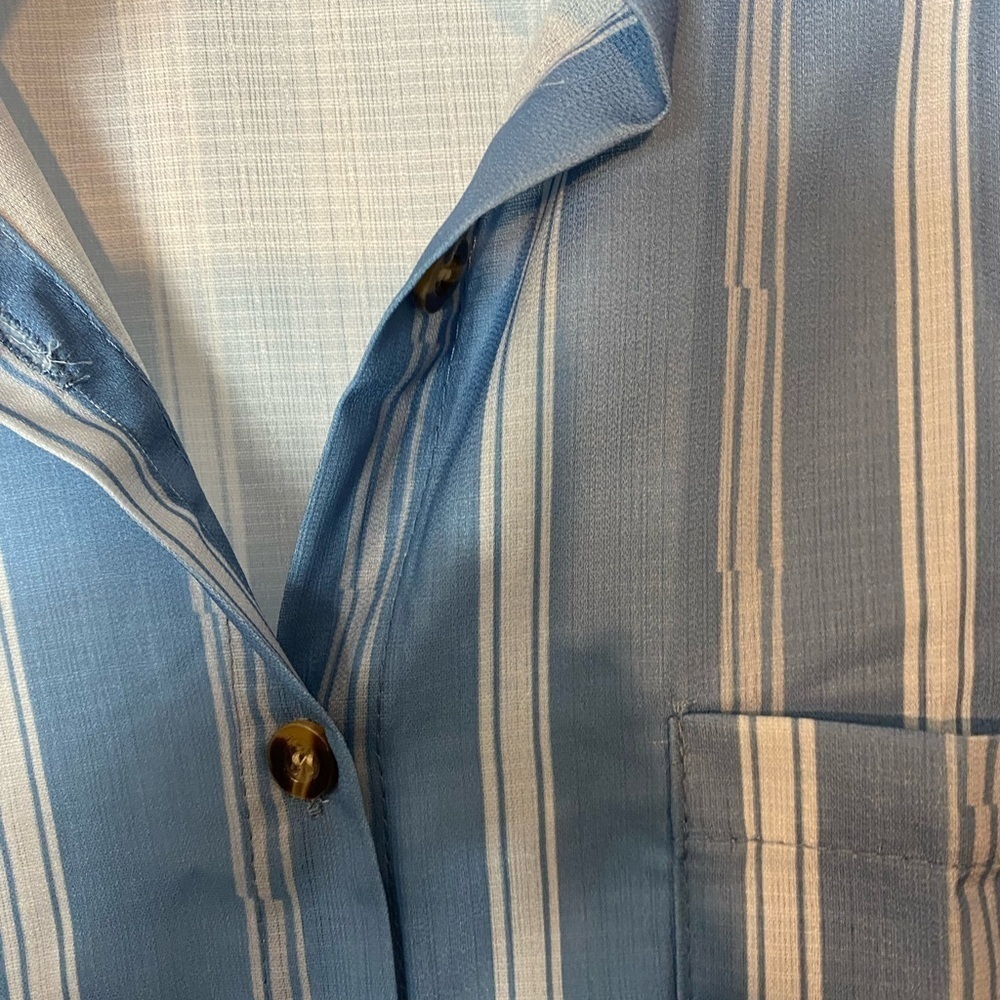 Blouse - Picture 2 of 3